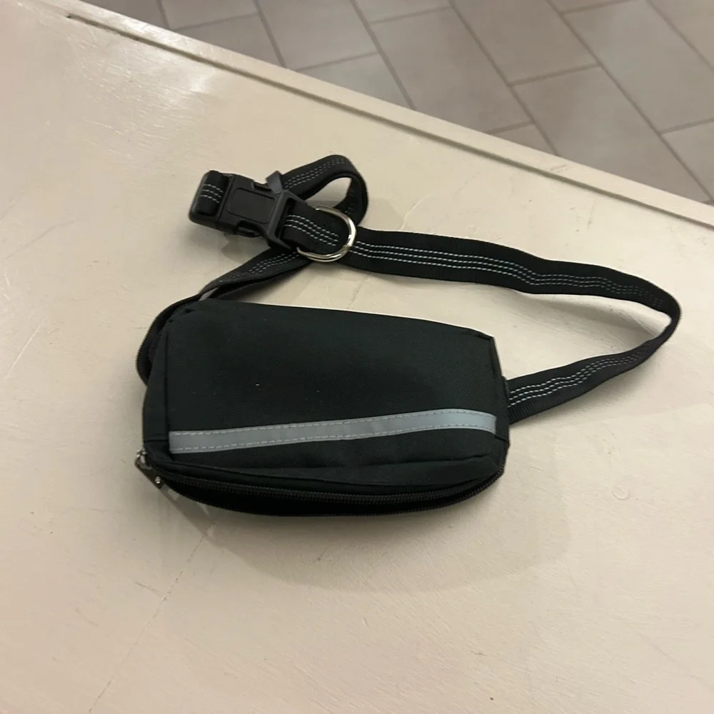 Pet Leash Black and Gray with carrying Bag—gorgeous and handy! Like new